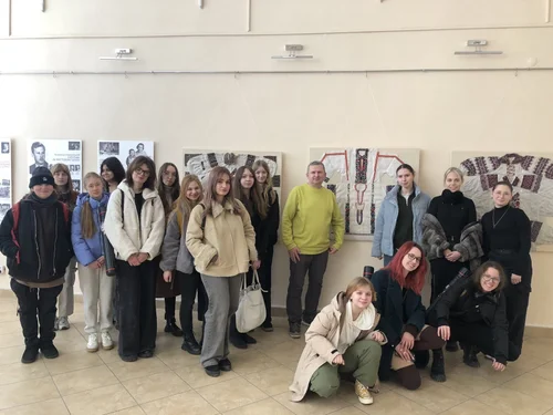 Колір в декоративно-прикладному мистецтві України