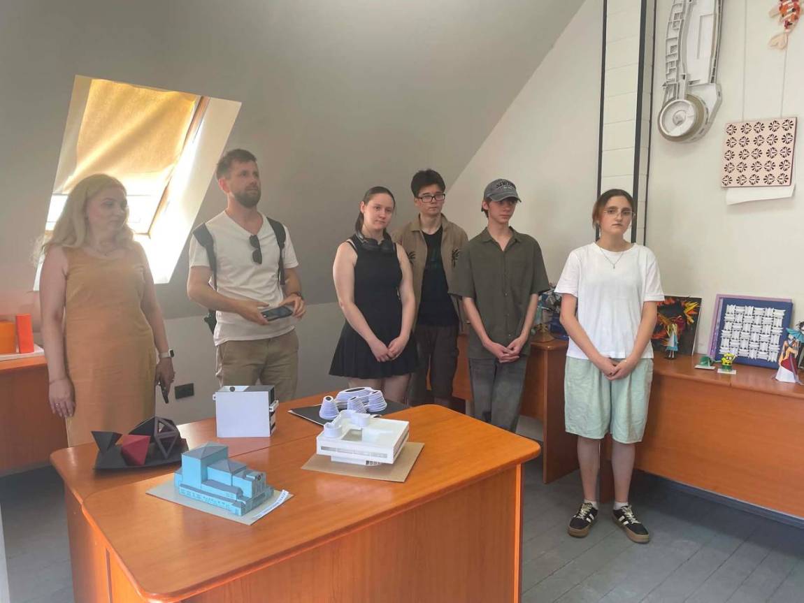 Виставка студентських робіт «Паперова пластика»